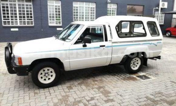 Buy Used Toyota Hilux White Car in Beitbridge in Matabeleland South Buy Used Toyota Hilux White Car in Beitbridge in Matabeleland South