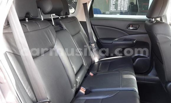 Nunua Ilio tumika Honda CR–V Beige Gari ndani ya Beitbridge nchini Matabeleland Kusini Nunua Ilio tumika Honda CR–V Beige Gari ndani ya Beitbridge nchini Matabeleland Kusini