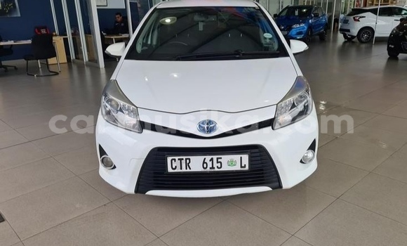 Buy Used Toyota Yaris White Car in Beitbridge in Matabeleland South
