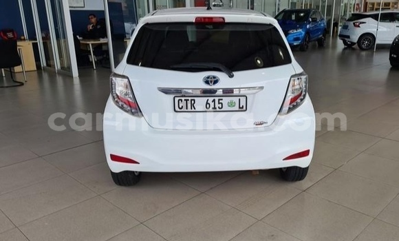 Acheter Occasion Voiture Toyota Yaris Blanc à Beitbridge, Matabeleland South Acheter Occasion Voiture Toyota Yaris Blanc à Beitbridge, Matabeleland South