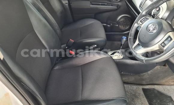 Acheter Occasion Voiture Toyota Yaris Blanc à Beitbridge, Matabeleland South Acheter Occasion Voiture Toyota Yaris Blanc à Beitbridge, Matabeleland South