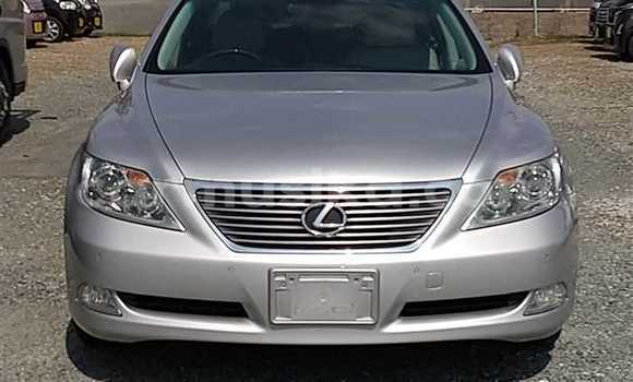 Tenga Tsaru Lexus LS Sirivha Mota in Beitbridge in Matabeleland South