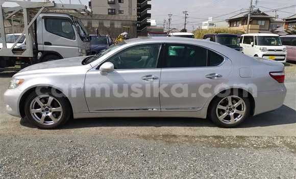 Nunua Ilio tumika Lexus LS Fedha Gari ndani ya Beitbridge nchini Matabeleland Kusini Nunua Ilio tumika Lexus LS Fedha Gari ndani ya Beitbridge nchini Matabeleland Kusini