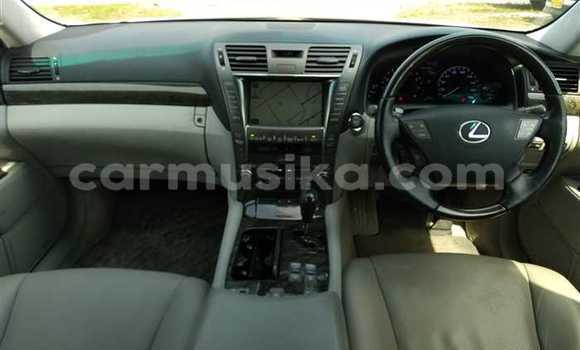 Nunua Ilio tumika Lexus LS Fedha Gari ndani ya Beitbridge nchini Matabeleland Kusini Nunua Ilio tumika Lexus LS Fedha Gari ndani ya Beitbridge nchini Matabeleland Kusini