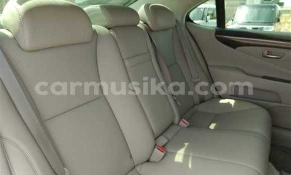 Nunua Ilio tumika Lexus LS Fedha Gari ndani ya Beitbridge nchini Matabeleland Kusini Nunua Ilio tumika Lexus LS Fedha Gari ndani ya Beitbridge nchini Matabeleland Kusini