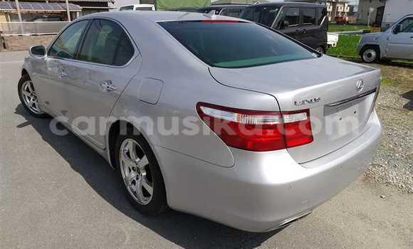 Nunua Ilio tumika Lexus LS Fedha Gari ndani ya Beitbridge nchini Matabeleland Kusini Nunua Ilio tumika Lexus LS Fedha Gari ndani ya Beitbridge nchini Matabeleland Kusini