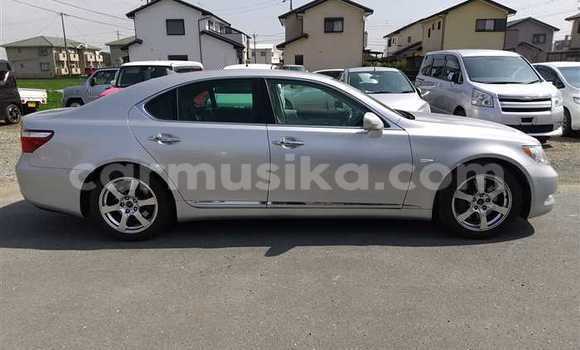 Nunua Ilio tumika Lexus LS Fedha Gari ndani ya Beitbridge nchini Matabeleland Kusini Nunua Ilio tumika Lexus LS Fedha Gari ndani ya Beitbridge nchini Matabeleland Kusini