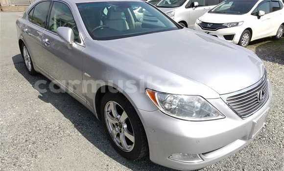 Nunua Ilio tumika Lexus LS Fedha Gari ndani ya Beitbridge nchini Matabeleland Kusini Nunua Ilio tumika Lexus LS Fedha Gari ndani ya Beitbridge nchini Matabeleland Kusini