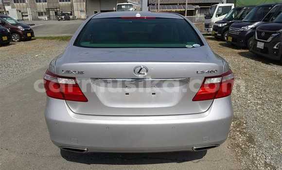 Nunua Ilio tumika Lexus LS Fedha Gari ndani ya Beitbridge nchini Matabeleland Kusini Nunua Ilio tumika Lexus LS Fedha Gari ndani ya Beitbridge nchini Matabeleland Kusini