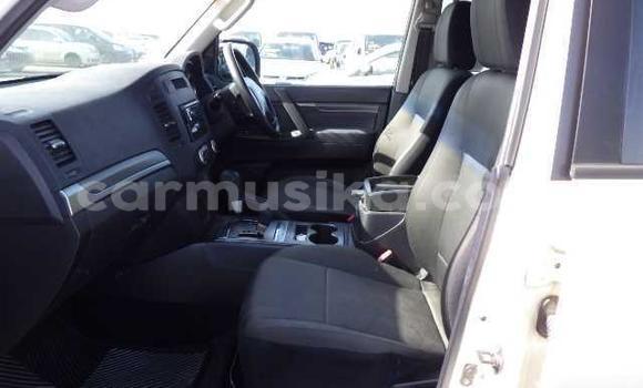 Acheter Occasion Voiture Mitsubishi Pajero Blanc à Beitbridge, Matabeleland South Acheter Occasion Voiture Mitsubishi Pajero Blanc à Beitbridge, Matabeleland South