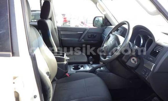 Acheter Occasion Voiture Mitsubishi Pajero Blanc à Beitbridge, Matabeleland South Acheter Occasion Voiture Mitsubishi Pajero Blanc à Beitbridge, Matabeleland South