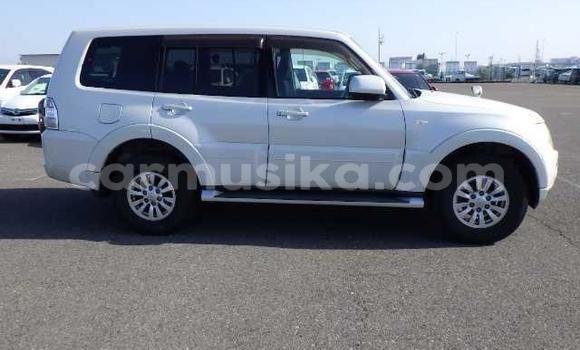 Acheter Occasion Voiture Mitsubishi Pajero Blanc à Beitbridge, Matabeleland South Acheter Occasion Voiture Mitsubishi Pajero Blanc à Beitbridge, Matabeleland South