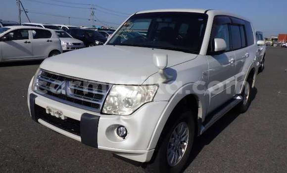 Acheter Occasion Voiture Mitsubishi Pajero Blanc à Beitbridge, Matabeleland South Acheter Occasion Voiture Mitsubishi Pajero Blanc à Beitbridge, Matabeleland South