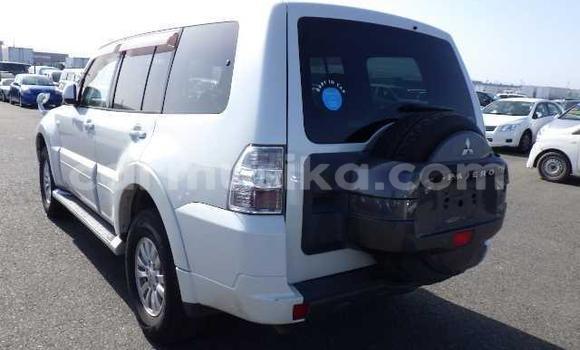 Acheter Occasion Voiture Mitsubishi Pajero Blanc à Beitbridge, Matabeleland South Acheter Occasion Voiture Mitsubishi Pajero Blanc à Beitbridge, Matabeleland South