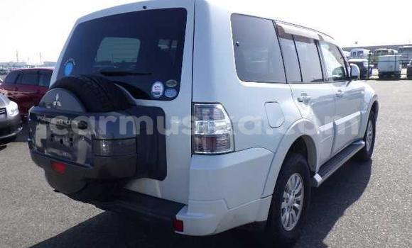 Acheter Occasion Voiture Mitsubishi Pajero Blanc à Beitbridge, Matabeleland South Acheter Occasion Voiture Mitsubishi Pajero Blanc à Beitbridge, Matabeleland South