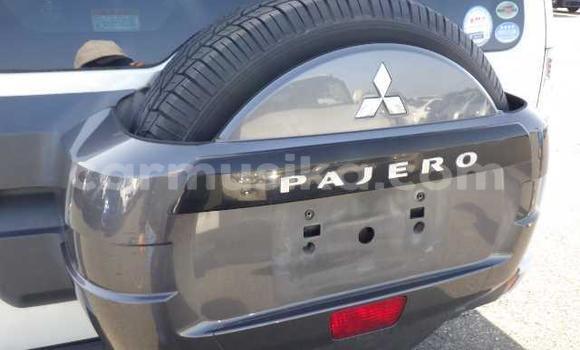 Acheter Occasion Voiture Mitsubishi Pajero Blanc à Beitbridge, Matabeleland South Acheter Occasion Voiture Mitsubishi Pajero Blanc à Beitbridge, Matabeleland South