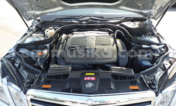 Acheter Occasion Voiture Mercedes-Benz C180 COUPE Gris à Beitbridge, Matabeleland South Acheter Occasion Voiture Mercedes-Benz C180 COUPE Gris à Beitbridge, Matabeleland South