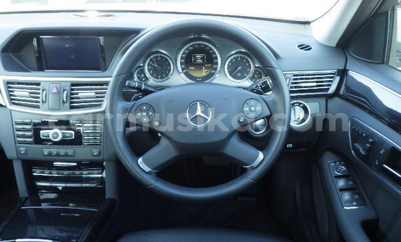 Tenga Tsaru Mercedes-Benz C180 COUPE Sirivha Mota in Beitbridge in Matabeleland South Tenga Tsaru Mercedes-Benz C180 COUPE Sirivha Mota in Beitbridge in Matabeleland South