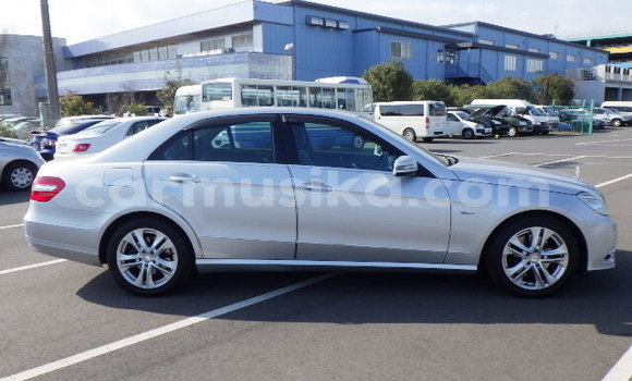 Tenga Tsaru Mercedes-Benz C180 COUPE Sirivha Mota in Beitbridge in Matabeleland South Tenga Tsaru Mercedes-Benz C180 COUPE Sirivha Mota in Beitbridge in Matabeleland South