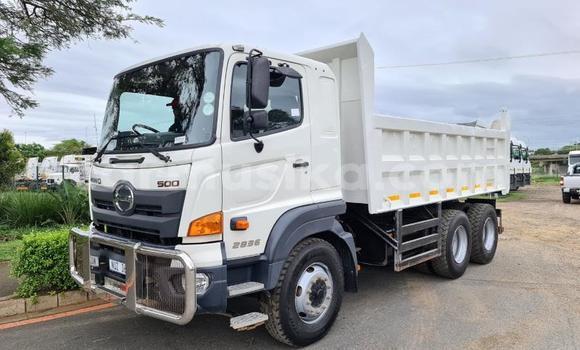 Acheter Occasion Utilitaire Hino 300 Blanc à Beitbridge, Matabeleland South Acheter Occasion Utilitaire Hino 300 Blanc à Beitbridge, Matabeleland South