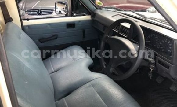 Tenga Tsaru Toyota Hilux Zvimwe Mota in Beitbridge in Matabeleland South Tenga Tsaru Toyota Hilux Zvimwe Mota in Beitbridge in Matabeleland South