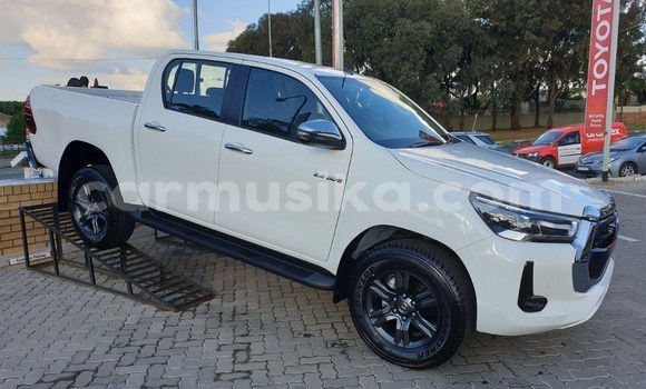 Tenga Tsaru Toyota Hilux Chena Mota in Beitbridge in Matabeleland South Tenga Tsaru Toyota Hilux Chena Mota in Beitbridge in Matabeleland South