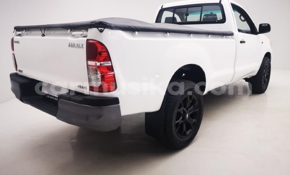 Tenga Tsaru Toyota Hilux Chena Mota in Beitbridge in Matabeleland South Tenga Tsaru Toyota Hilux Chena Mota in Beitbridge in Matabeleland South