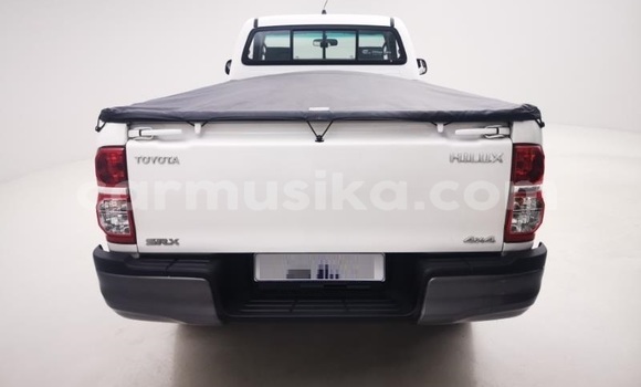 Tenga Tsaru Toyota Hilux Chena Mota in Beitbridge in Matabeleland South Tenga Tsaru Toyota Hilux Chena Mota in Beitbridge in Matabeleland South