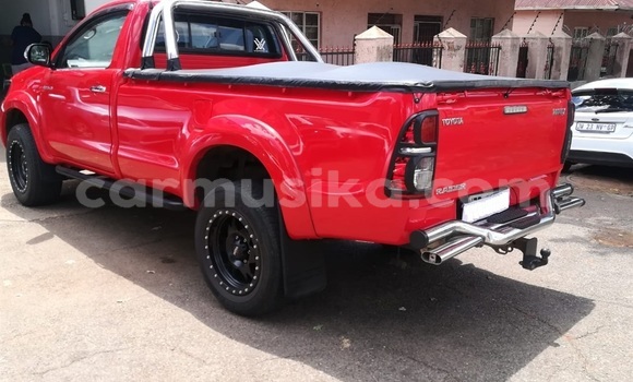 Tenga Tsaru Toyota Hilux Tsvuku Mota in Beitbridge in Matabeleland South Tenga Tsaru Toyota Hilux Tsvuku Mota in Beitbridge in Matabeleland South
