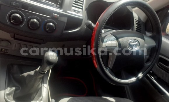 Tenga Tsaru Toyota Hilux Tsvuku Mota in Beitbridge in Matabeleland South Tenga Tsaru Toyota Hilux Tsvuku Mota in Beitbridge in Matabeleland South