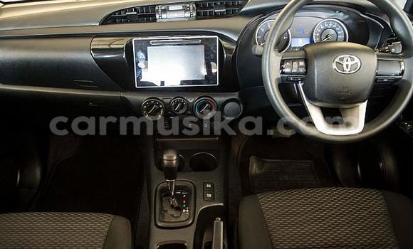 Tenga Tsaru Toyota Hilux Tsvuku Mota in Beitbridge in Matabeleland South Tenga Tsaru Toyota Hilux Tsvuku Mota in Beitbridge in Matabeleland South