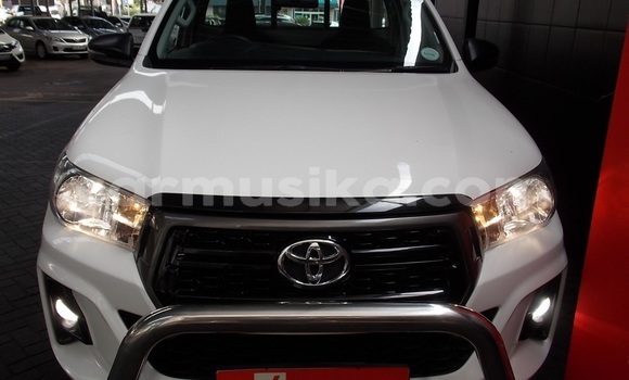 Tenga Tsaru Toyota Hilux Chena Mota in Beitbridge in Matabeleland South Tenga Tsaru Toyota Hilux Chena Mota in Beitbridge in Matabeleland South