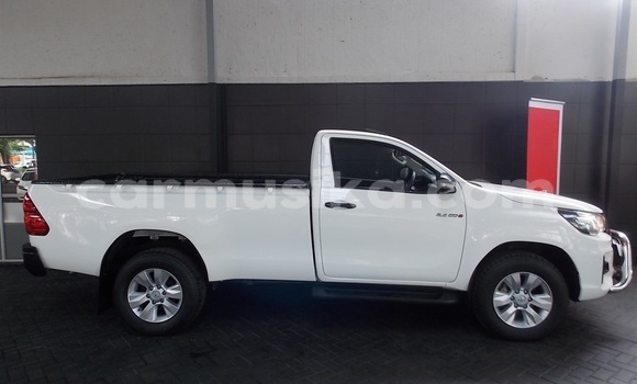 Tenga Tsaru Toyota Hilux Chena Mota in Beitbridge in Matabeleland South Tenga Tsaru Toyota Hilux Chena Mota in Beitbridge in Matabeleland South