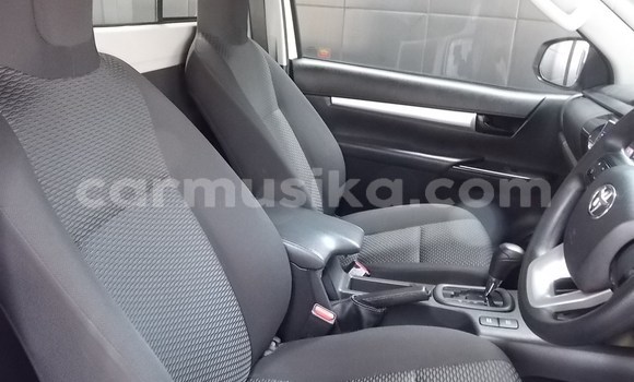 Tenga Tsaru Toyota Hilux Chena Mota in Beitbridge in Matabeleland South Tenga Tsaru Toyota Hilux Chena Mota in Beitbridge in Matabeleland South