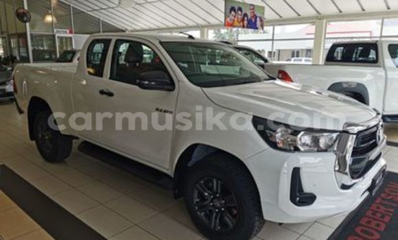 Buy Used Toyota Hilux White Car in Beitbridge in Matabeleland South Buy Used Toyota Hilux White Car in Beitbridge in Matabeleland South
