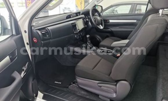 Acheter Occasion Voiture Toyota Hilux Blanc à Beitbridge, Matabeleland South Acheter Occasion Voiture Toyota Hilux Blanc à Beitbridge, Matabeleland South