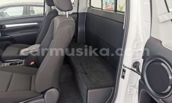 Acheter Occasion Voiture Toyota Hilux Blanc à Beitbridge, Matabeleland South Acheter Occasion Voiture Toyota Hilux Blanc à Beitbridge, Matabeleland South