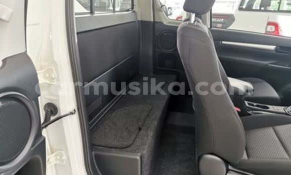 Acheter Occasion Voiture Toyota Hilux Blanc à Beitbridge, Matabeleland South Acheter Occasion Voiture Toyota Hilux Blanc à Beitbridge, Matabeleland South