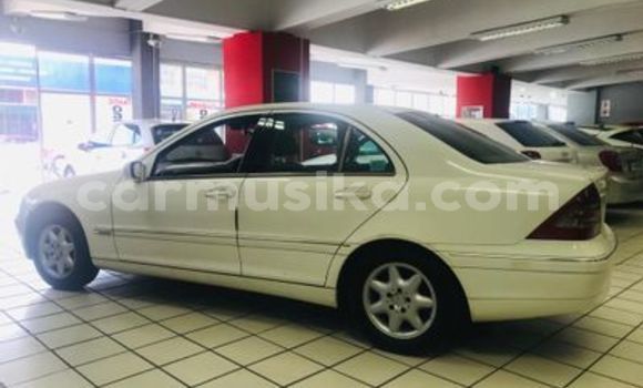 Tenga Tsaru Mercedes‒Benz CLK-klasse Sirivha Mota in Beitbridge in Matabeleland South Tenga Tsaru Mercedes‒Benz CLK-klasse Sirivha Mota in Beitbridge in Matabeleland South