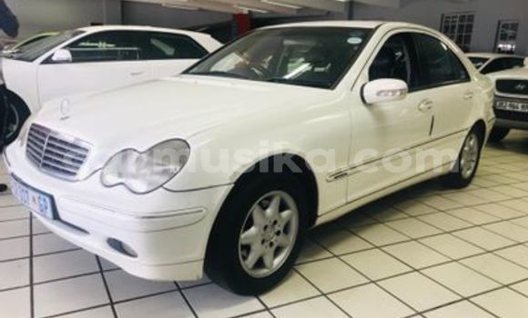 Tenga Tsaru Mercedes‒Benz CLK-klasse Sirivha Mota in Beitbridge in Matabeleland South Tenga Tsaru Mercedes‒Benz CLK-klasse Sirivha Mota in Beitbridge in Matabeleland South