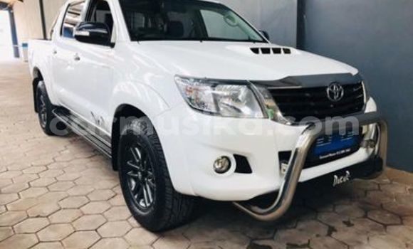 Buy Used Toyota Hilux White Car in Beitbridge in Matabeleland South