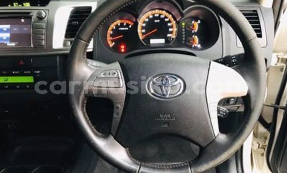 Acheter Occasion Voiture Toyota Hilux Blanc à Beitbridge, Matabeleland South Acheter Occasion Voiture Toyota Hilux Blanc à Beitbridge, Matabeleland South