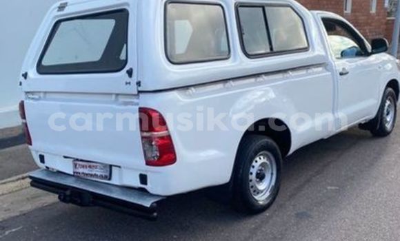 Tenga Tsaru Toyota Hilux Chena Mota in Beitbridge in Matabeleland South Tenga Tsaru Toyota Hilux Chena Mota in Beitbridge in Matabeleland South