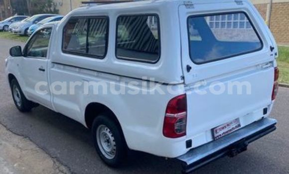 Tenga Tsaru Toyota Hilux Chena Mota in Beitbridge in Matabeleland South Tenga Tsaru Toyota Hilux Chena Mota in Beitbridge in Matabeleland South