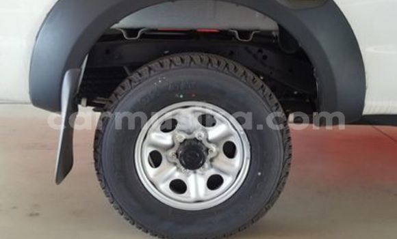 Buy Used Nissan NP 300 White Car in Beitbridge in Matabeleland South Buy Used Nissan NP 300 White Car in Beitbridge in Matabeleland South