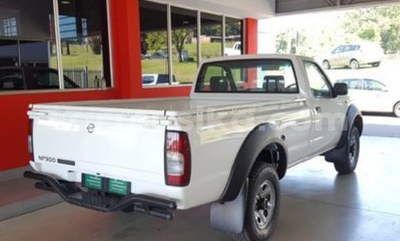Buy Used Nissan NP 300 White Car in Beitbridge in Matabeleland South Buy Used Nissan NP 300 White Car in Beitbridge in Matabeleland South