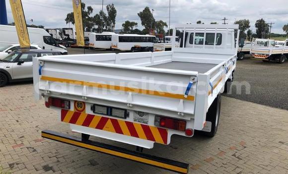 Buy Used Nissan UD White Truck in Beitbridge in Matabeleland South Buy Used Nissan UD White Truck in Beitbridge in Matabeleland South