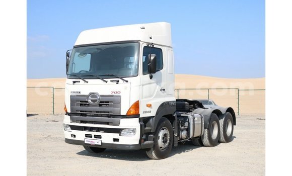 Nunua Imported Hino 300 Series Nyeupe Lori ndani ya Import - Dubai nchini Harare