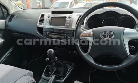 Buy Used Toyota Hilux White Car in Beitbridge in Matabeleland South Buy Used Toyota Hilux White Car in Beitbridge in Matabeleland South