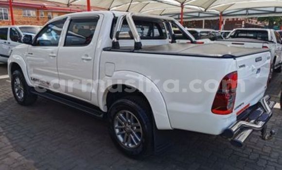 Buy Used Toyota Hilux White Car in Beitbridge in Matabeleland South Buy Used Toyota Hilux White Car in Beitbridge in Matabeleland South